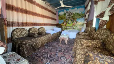 a living room with two couches and a table at Safeya Kato in Jazīrat ‘Awwāḑ