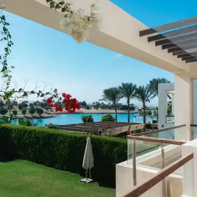 Spacious Lagoon View Villa At Joubal