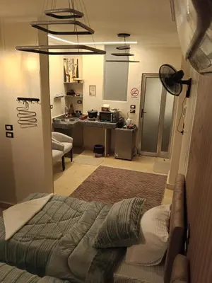 a bedroom with a bed and a kitchen in it at Woori Duri \ud658\ub300\ub97c \uc704\ud574 in Aswan