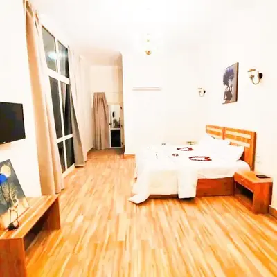 VIP hotel & café