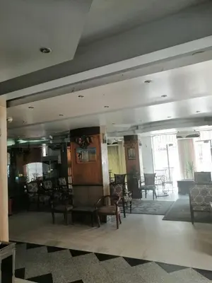 a lobby with chairs and tables in a building at Windsor Hotel Luxor \u60a8\u5728\u76e7\u514b\u7d22\u7684\u7b2c\u4e8c\u500b\u5bb6 in Luxor