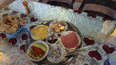 a table topped with a tray of different types of food at Kindaka amany in Aswan