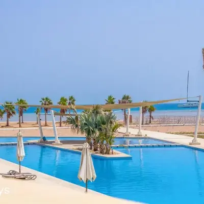 Ollystays Mangroovy Seaview 1BR Beach and Pool Free access