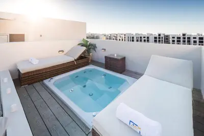 Gallery image of Luxe 3BDR w Private Rooftop Jacuzzi & Beach Access in Hurghada