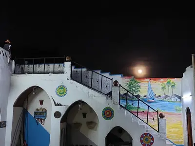 a building with a mural on the side of it at Mostafa Nubian Guesthouse in Najâ€˜ al MadÄbb